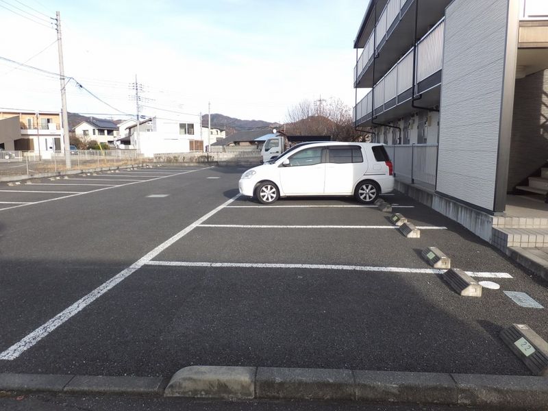 レオパレスモデラーテ 駐車場