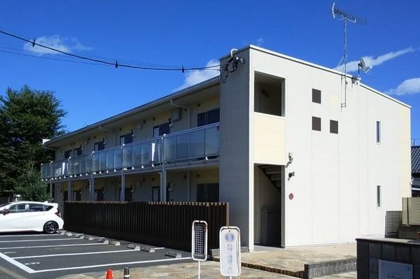 LEONEXT Riale exterior