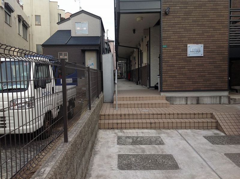 レオネクストレジスター本郷 エントランス