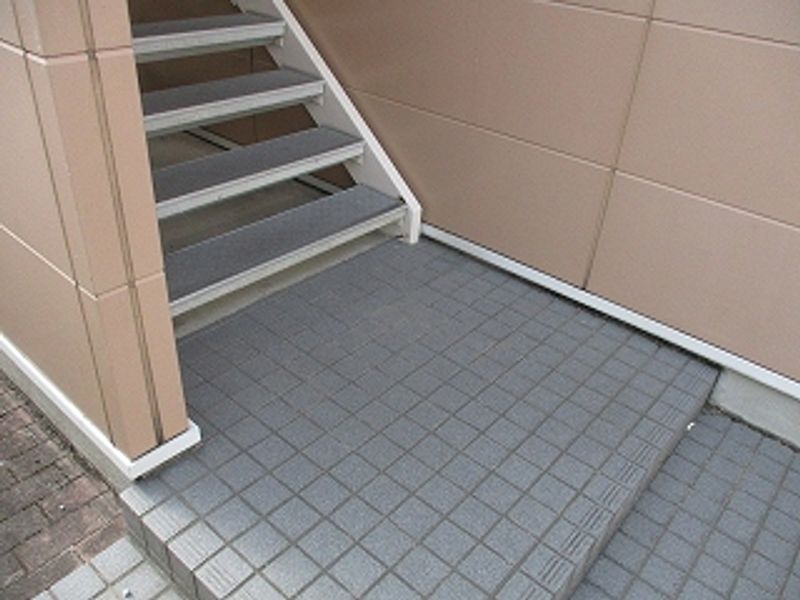 レオパレス古城 エントランス