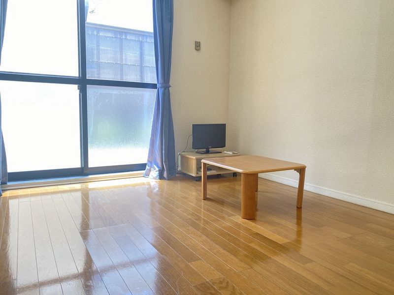 レオパレス小向 居間