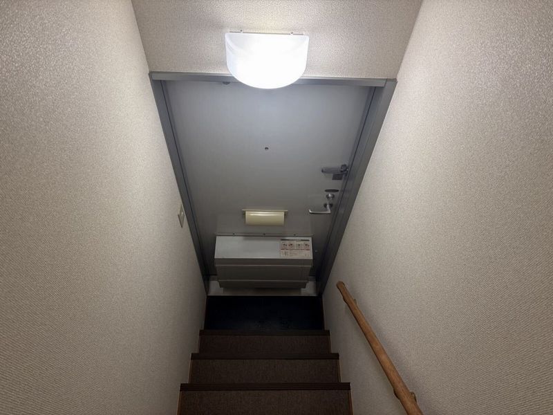 レオパレス宮代庭苑 玄関