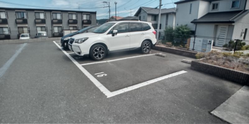 レオパレス三輪壱番館 駐車場
