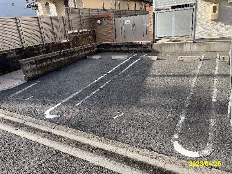 レオパレス元宮 駐車場