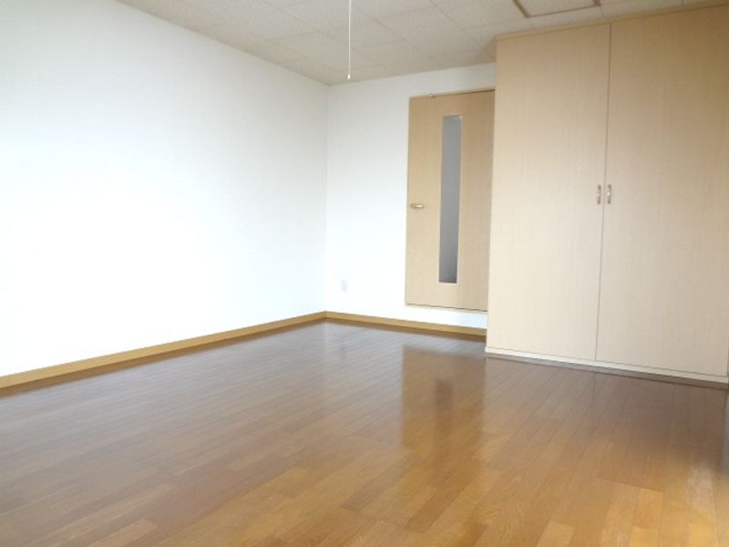 レオパレス木曽川第２ 寝室