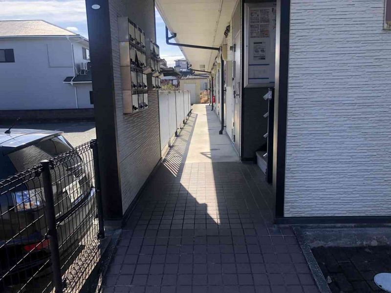 レオパレスグリーンヒルズ花園 エントランス
