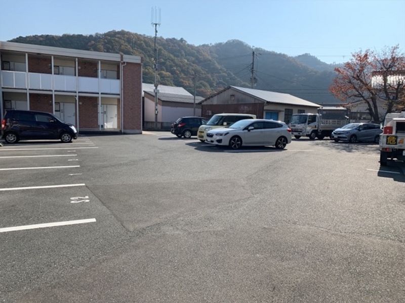 レオパレス小浜のちせざ 駐車場