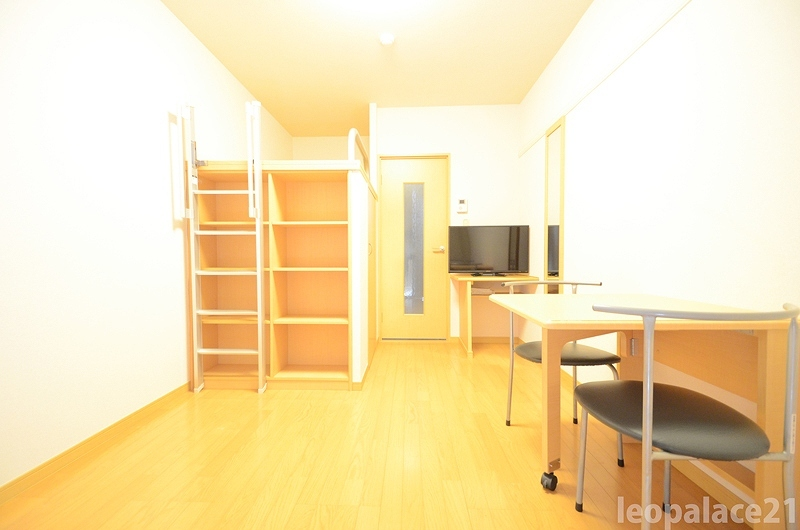 レオパレス豊橋入船 居間