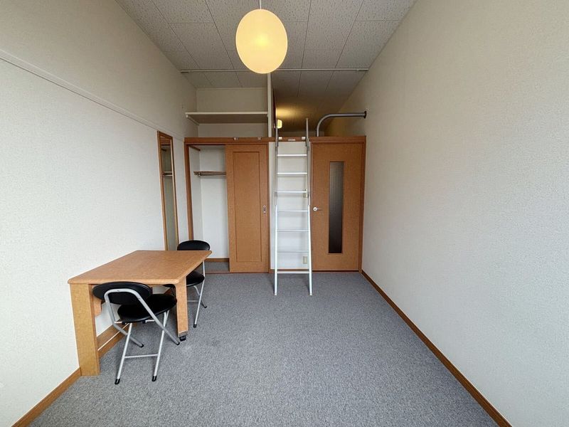 レオパレスオアシス山手 居間