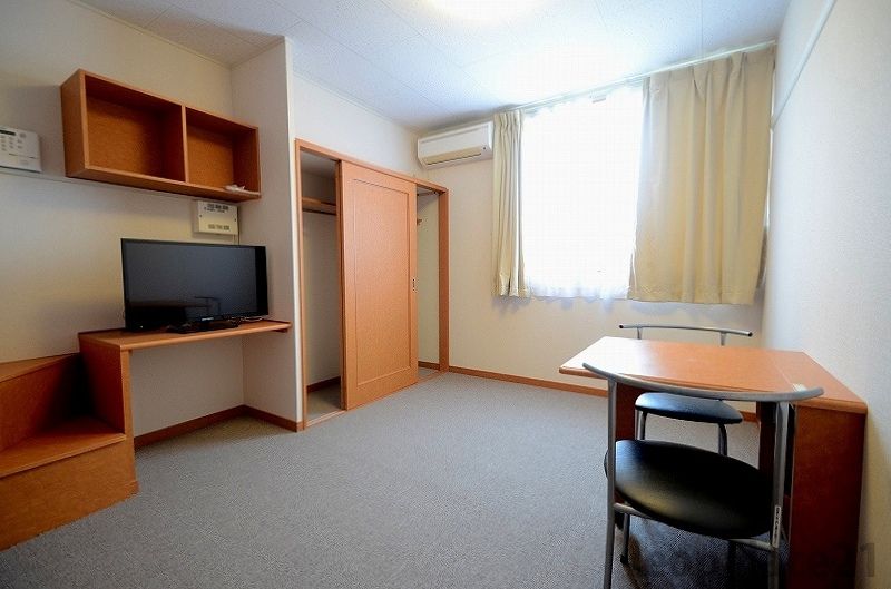 レオパレスオアシス 居間