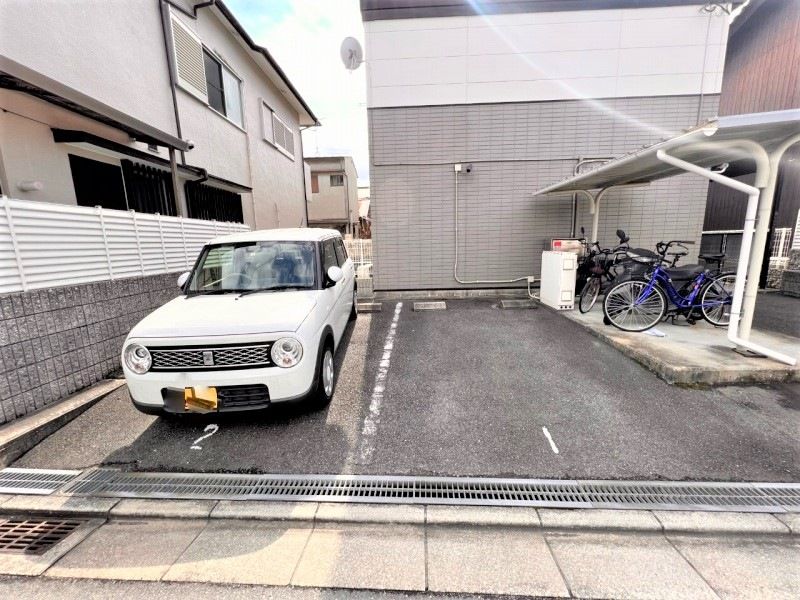 レオパレスＨＯＮＧＯ 駐車場