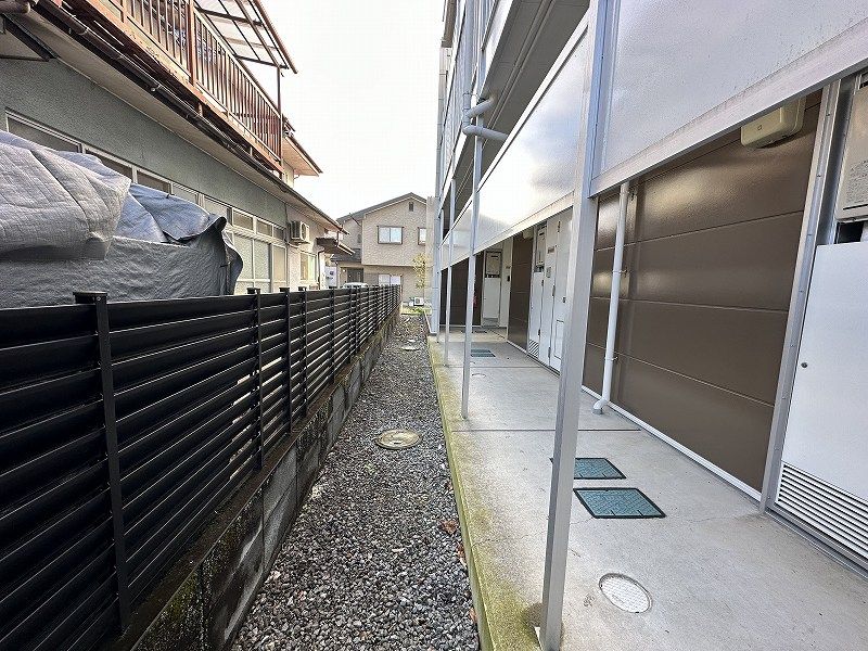 レオパレス御本丸弐番館 玄関