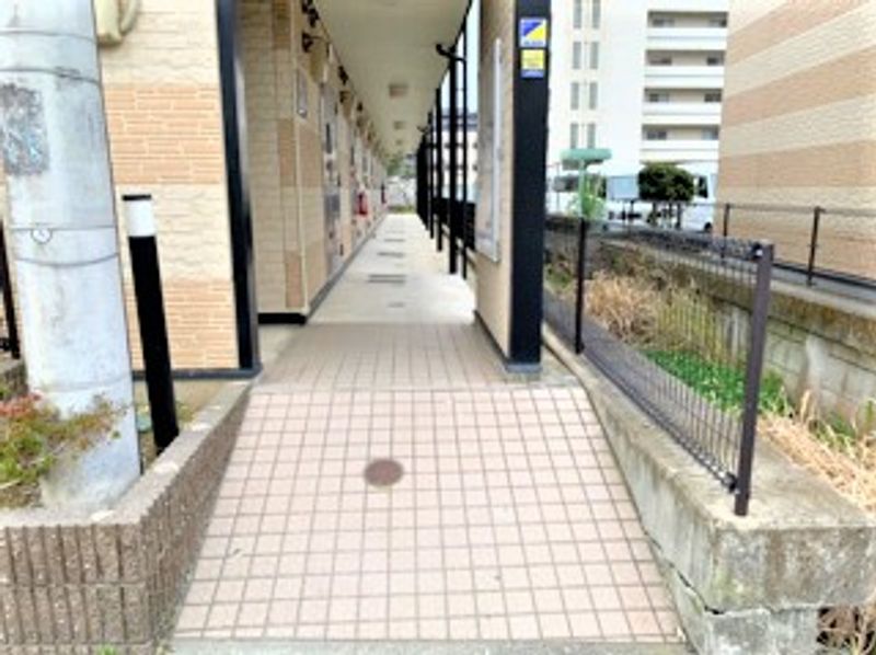 レオパレスエヴァ エントランス