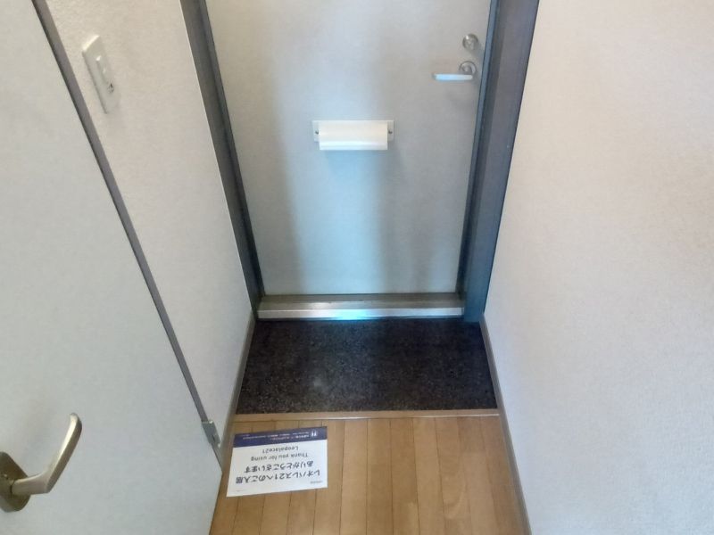 レオパレス緑の香芝 玄関