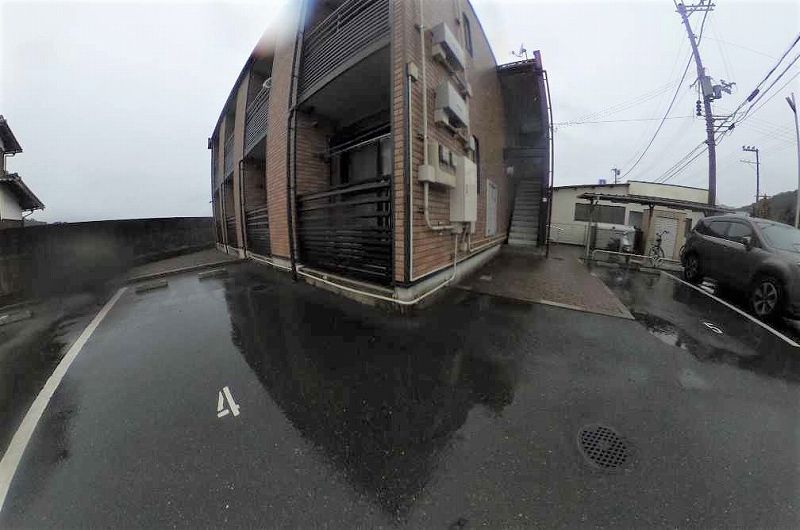レオネクスト片山 駐車場