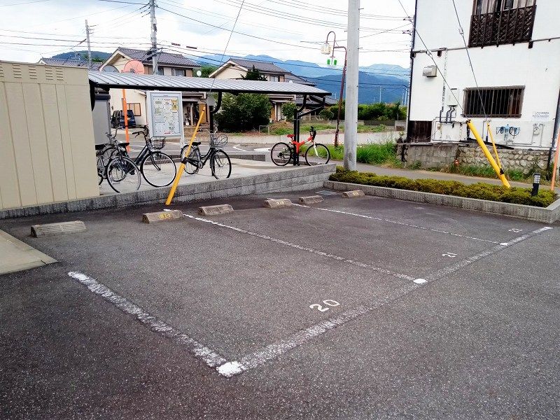 レオネクストリュウトピア 駐車場