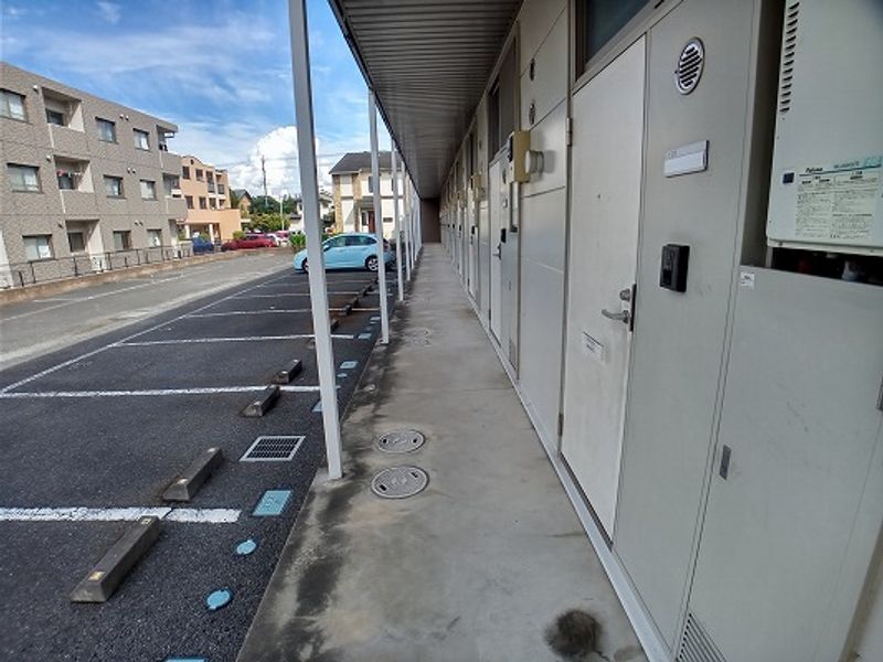 レオパレスカシオペア 玄関