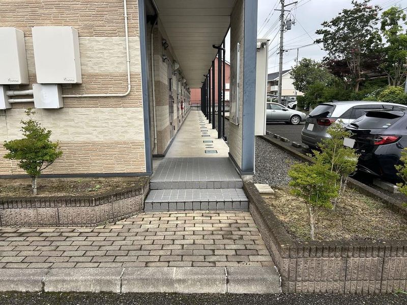 レオパレス涼風爽 エントランス