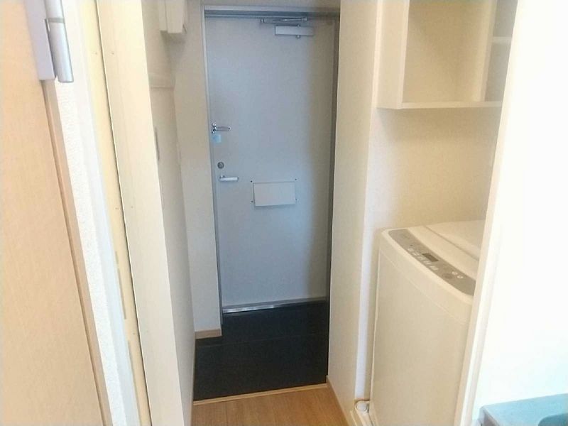 レオパレスパレス中田 玄関