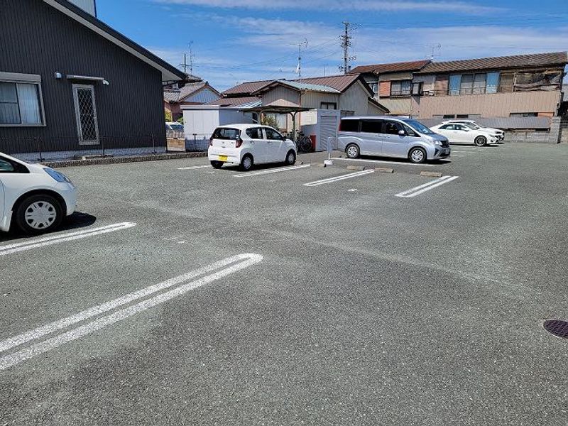 レオパレスパイン　ヴィレッジ 駐車場