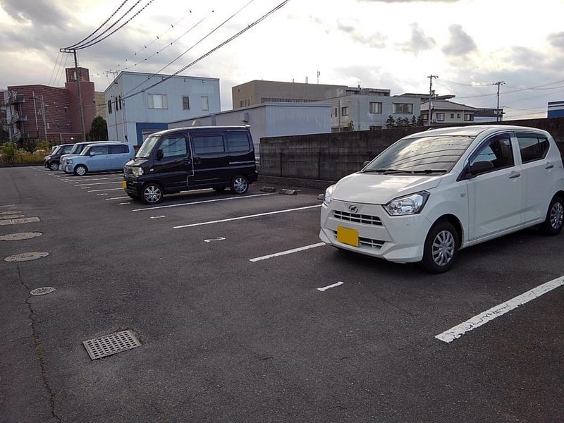 レオパレス向日葵 駐車場