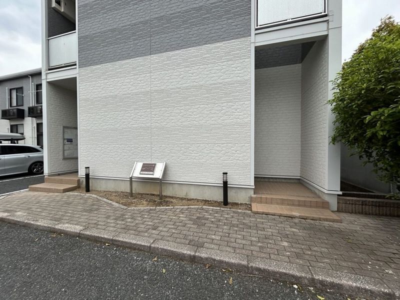 レオパレスウタガワ２ エントランス