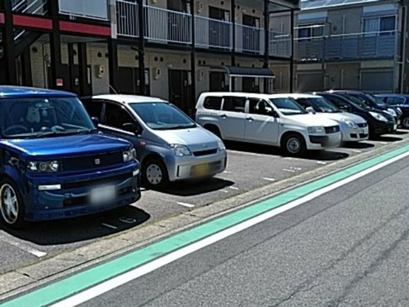 レオパレス三ヶ根Ａ 駐車場