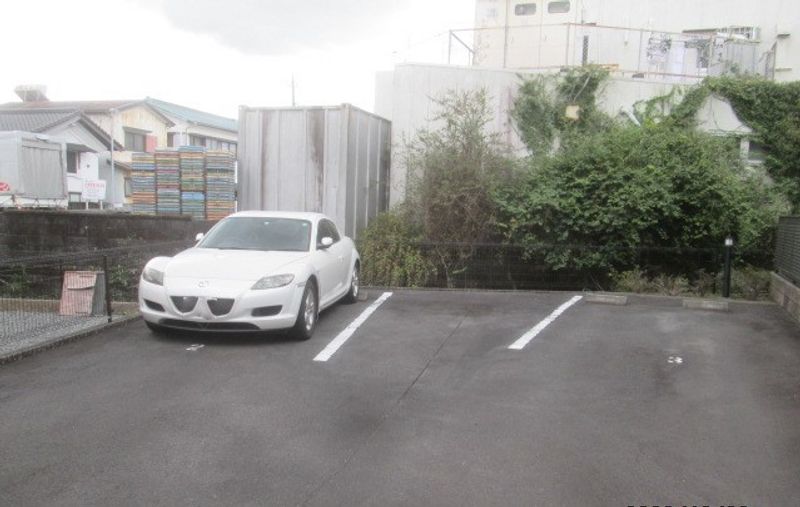 レオパレス文 駐車場
