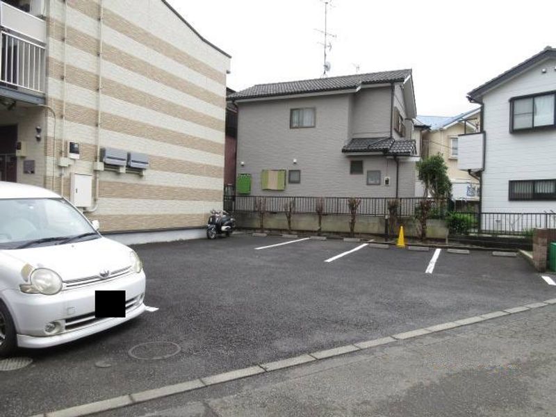 レオパレスみのりハイム 駐車場