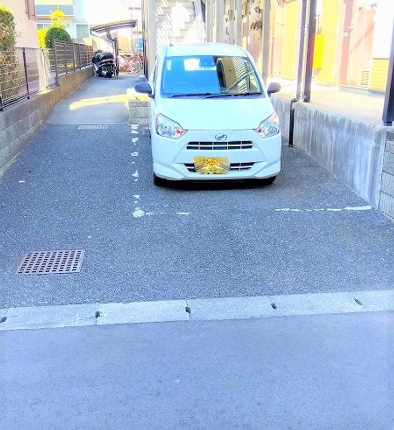 レオパレスライトフィールド 駐車場