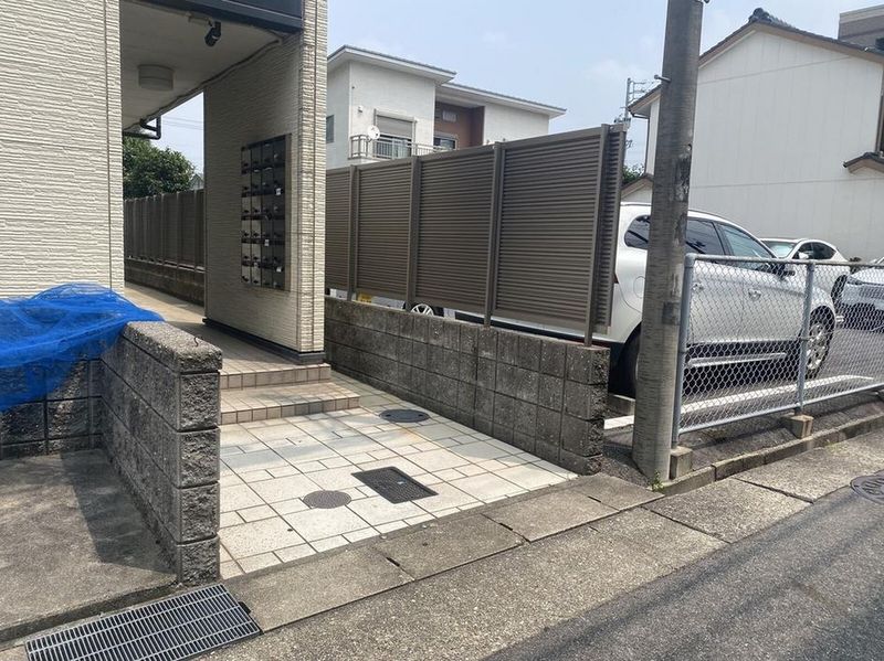 レオパレス玉楽 エントランス