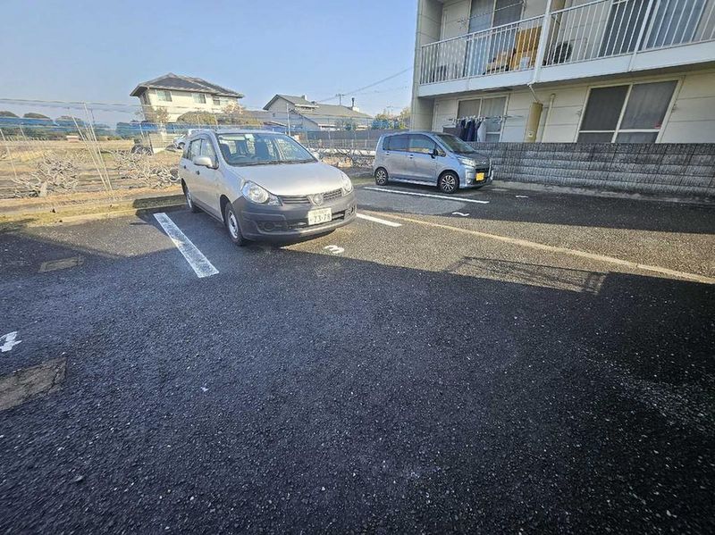 leopalace Glicina Parking lot