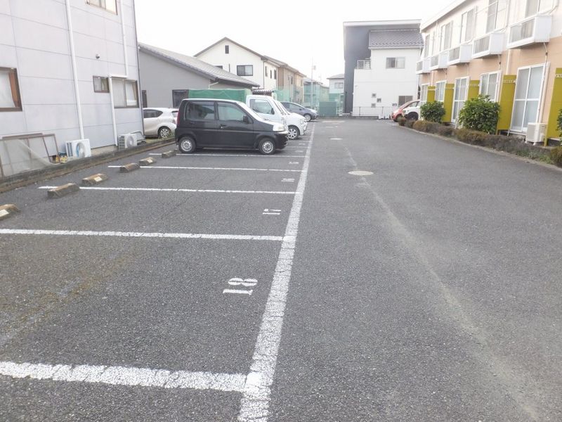 レオパレス桐ヶ丘 駐車場