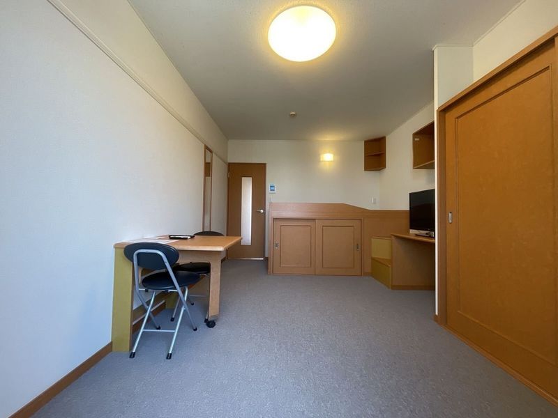 レオパレス屋形 居間