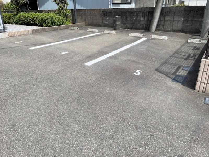 レオパレスホワクラハイツ 駐車場