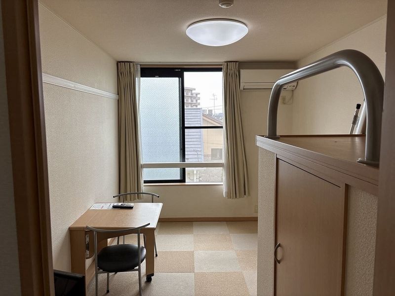 レオパレスクイント 居間