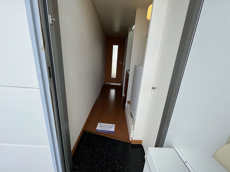 レオパレスメルツェⅢ 玄関