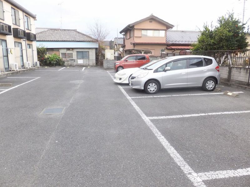 レオパレスパテオⅡ 駐車場