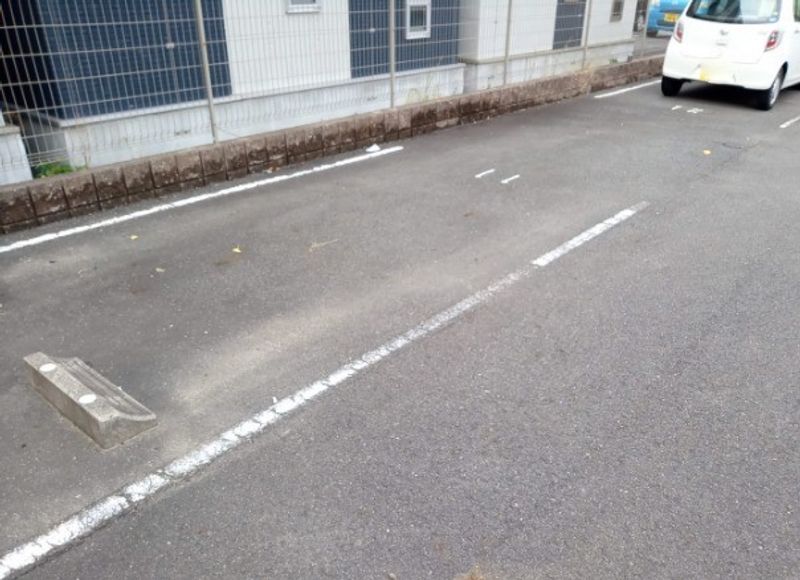 レオパレス柳 駐車場