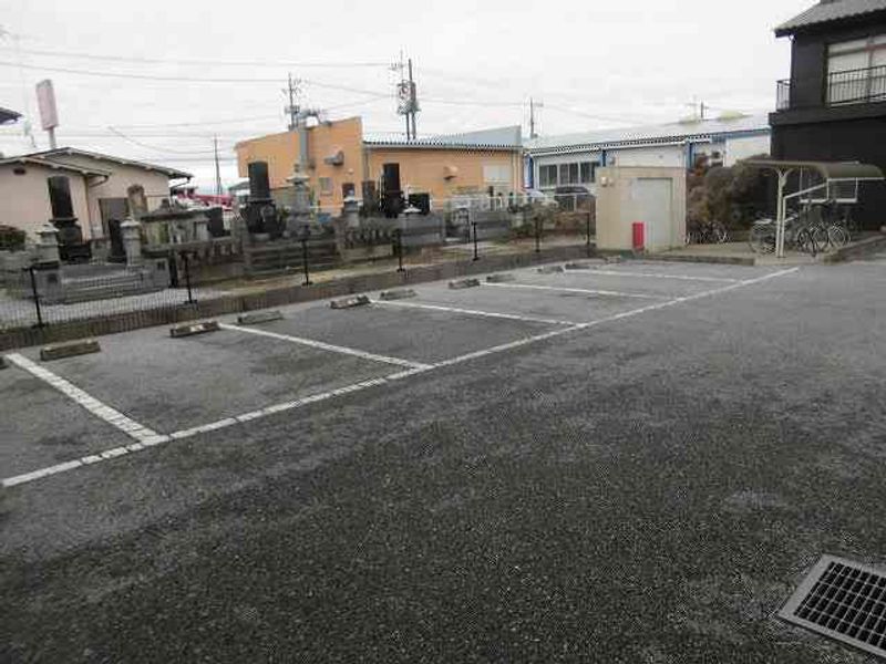 レオパレス守道館 駐車場