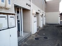 レオパレスアステカ 玄関