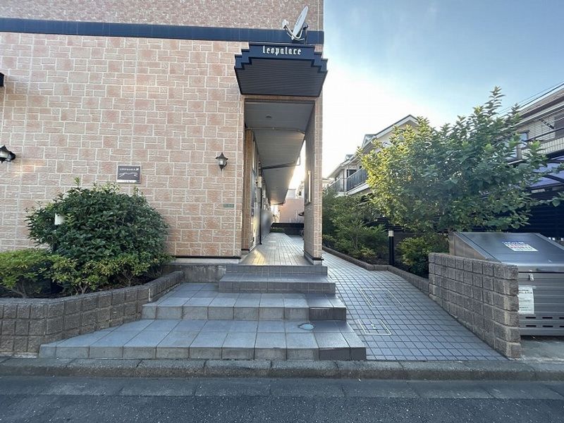 レオパレス柊 エントランス