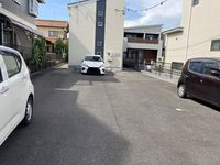 レオネクストラウール 駐車場