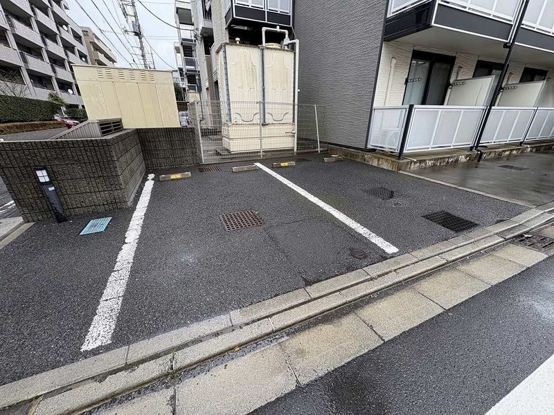 レオパレスルーブルⅡ 駐車場