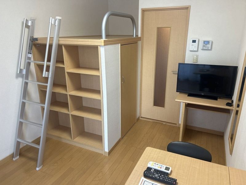 レオパレスア　ボンド 居間