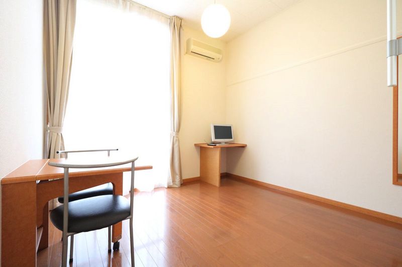 レオパレスＭａｉｓｏｎ清水 居間