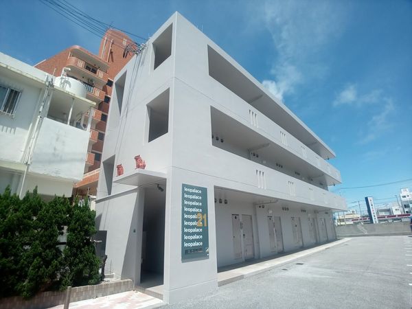 leopalace Nadeshiko exterior