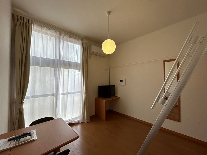 レオパレス光の杜 居間