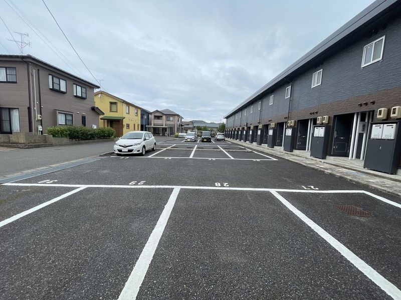 レオパレスどんぐり 駐車場