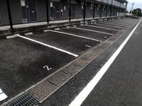 レオパレスファミリア 駐車場